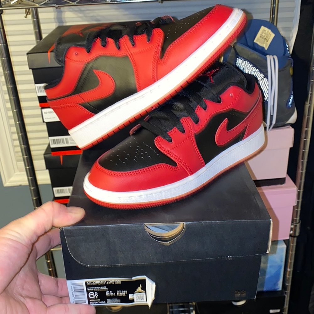 Nike Air Jordan retro 1 reverse bred size 6.5y new 100% authentic womans mens